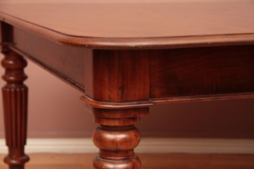 A CUBAN MAHOGANY EXTENDING DINING TABLE - ADDITIONAL PHOTO 13