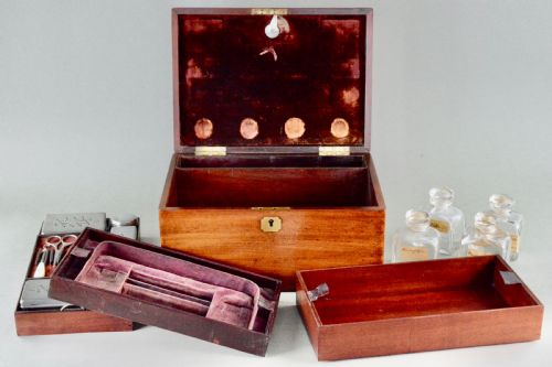 A FINE QUALITY VICTORIAN FITTED DRESSING BOX - ADDITIONAL PHOTO 1