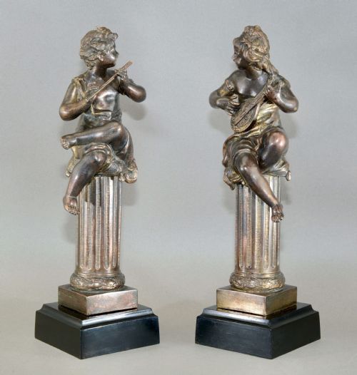 A PAIR OF MID 19TH CENTURY MUSICAL CHERUBS CAST IN BRONZE - ADDITIONAL PHOTO 1