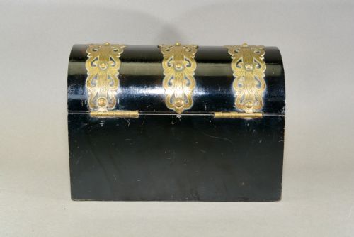 A VICTORIAN GOTHIC REVIVAL DOME TOPPED DESK STATIONARY BOX MADE FROM COROMANDEL WOOD - ADDITIONAL PHOTO 4