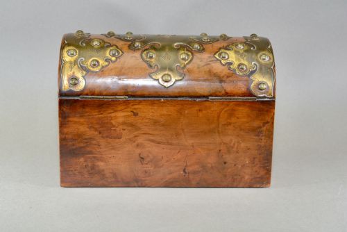 A VICTORIAN GOTHIC REVIVAL DESK TOP STATIONARY BOX MADE FROM FIGURED WALNUT WITH BRASS - ADDITIONAL PHOTO 2