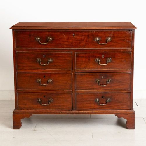 GEORGIAN CHEST OF DRAWERS IN MAHOGANY WITH BRACKET FEET C1830