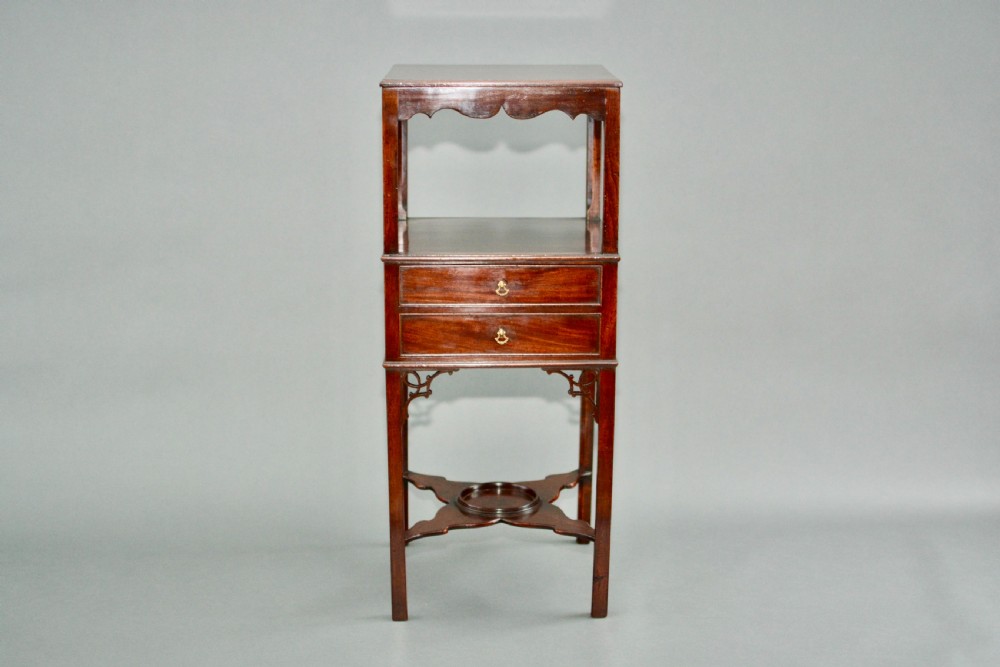 A fine Georgian period bedside table 1800 View VIII