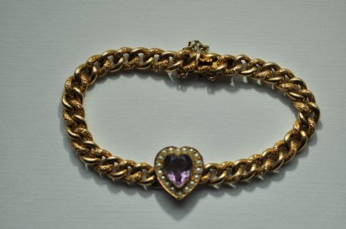 A 15CT GOLD AMETHYST HEART AND SEED PEARL VICTORIAN BRACELET - ADDITIONAL PHOTO 1