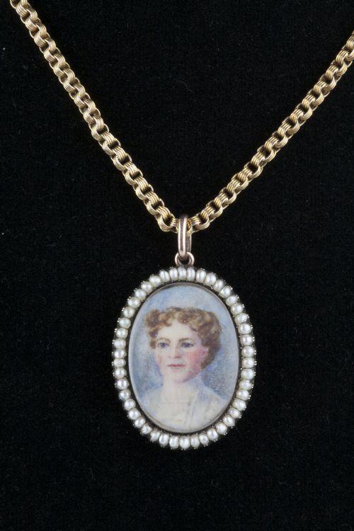 an edwardian pearl open portrait locket - CATEGORY: ANTIQUE JEWELLERY - DATED EDWARDIAN
