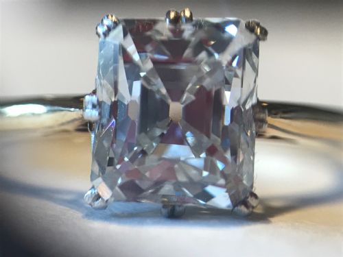 AN 175CT VS QUALITY EMERALD CUT 1930S ENGAGEMENT RING - ADDITIONAL PHOTO 1