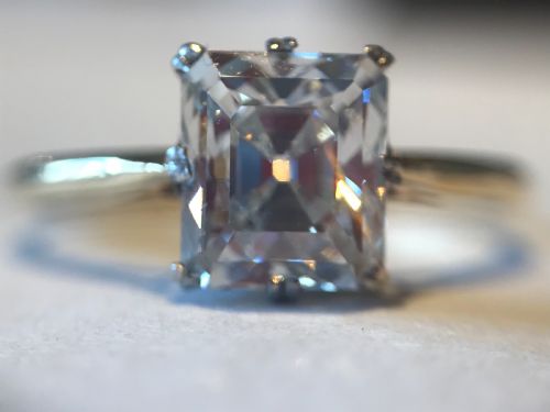AN 175CT VS QUALITY EMERALD CUT 1930S ENGAGEMENT RING - ADDITIONAL PHOTO 2