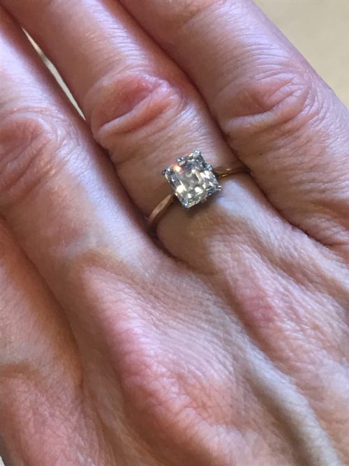 AN 175CT VS QUALITY EMERALD CUT 1930S ENGAGEMENT RING - ADDITIONAL PHOTO 5