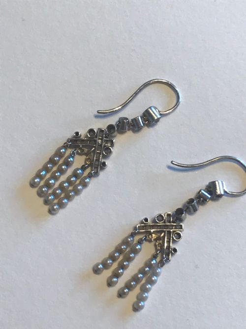 A PAIR OF EDWARDIAN PEARL AND DIAMOND PLATINUM EARRINGS - ADDITIONAL PHOTO 1