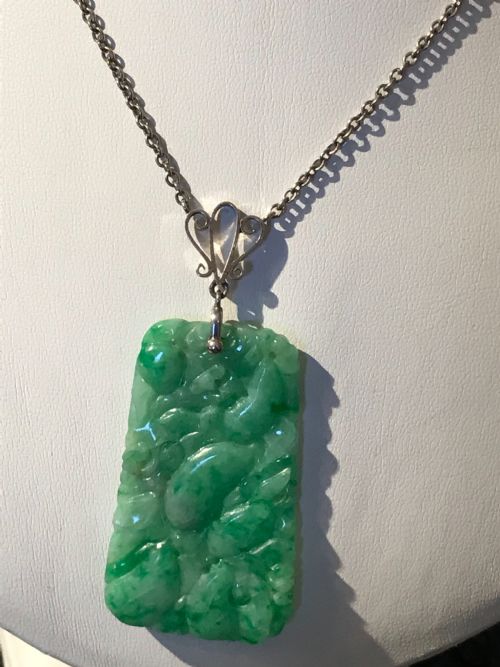 A NATURAL JADE PENDANT - ADDITIONAL PHOTO 2
