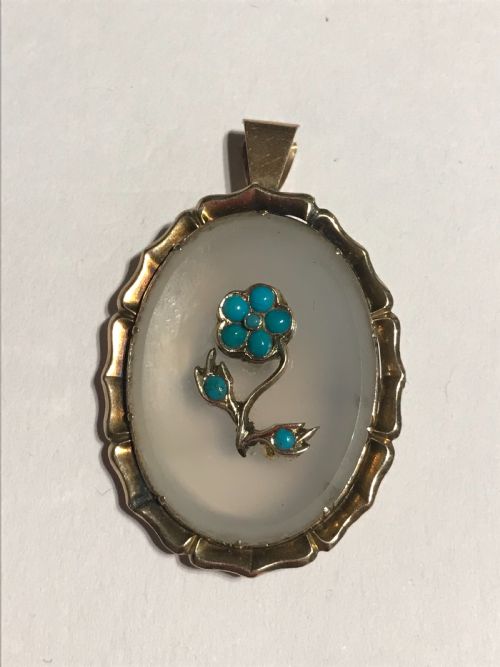 AN EDWARDIAN TURQUOISE AND GOLD PENANT - ADDITIONAL PHOTO 1