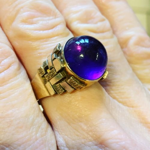 a large 1960s amethyst dress ring - CATEGORY: ANTIQUE JEWELLERY - DATED 1960