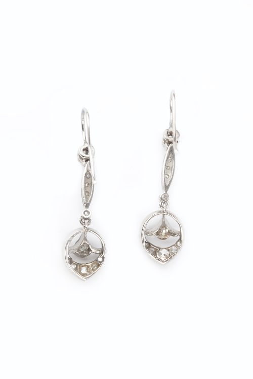 EDWARDIAN PLATINUM AND DIAMOND DROP EARRINGS - ADDITIONAL PHOTO 1