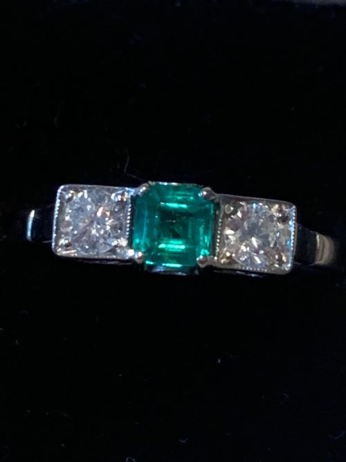 EMERALD AND DIAMOND PLATINUM RING - ADDITIONAL PHOTO 4