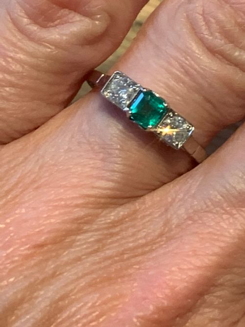 EMERALD AND DIAMOND PLATINUM RING - ADDITIONAL PHOTO 5