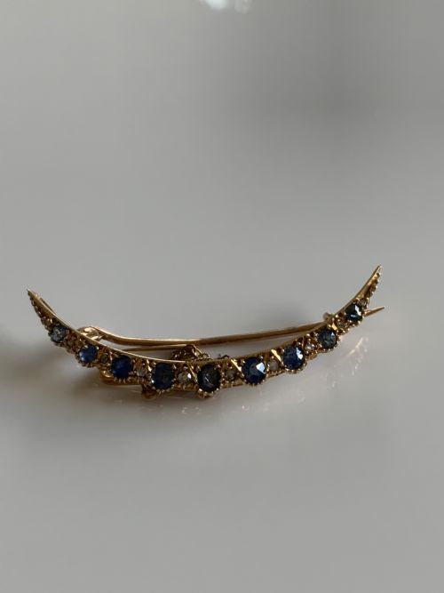 ceylon sapphire and diamond crescent 15ct gold brooch - CATEGORY: ANTIQUE JEWELLERY - DATED EDWARDIAN
