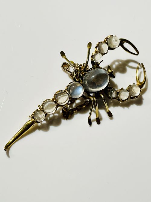 moonstone scorpion 9ct gold edwardian brooch - CATEGORY: ANTIQUE JEWELLERY - DATED EDWARDIAN