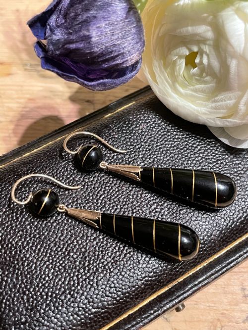 VICTORIAN AGATE AND GOLD INLAY EARRINGS - ADDITIONAL PHOTO 1