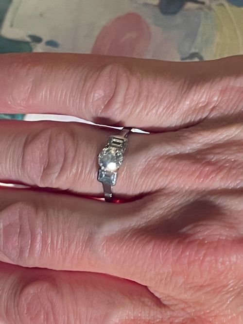 ART DECO PLATINUM DIAMOND ENGAGEMENT RING - ADDITIONAL PHOTO 1