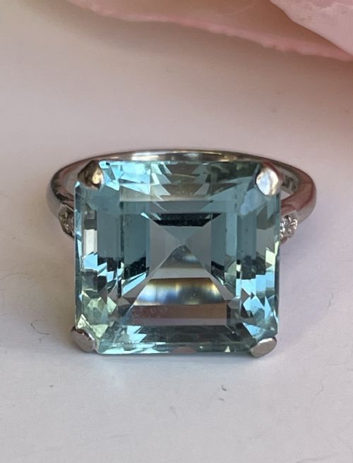 art deco large aquamarine and diamond ring - CATEGORY: ANTIQUE JEWELLERY - DATED 1940