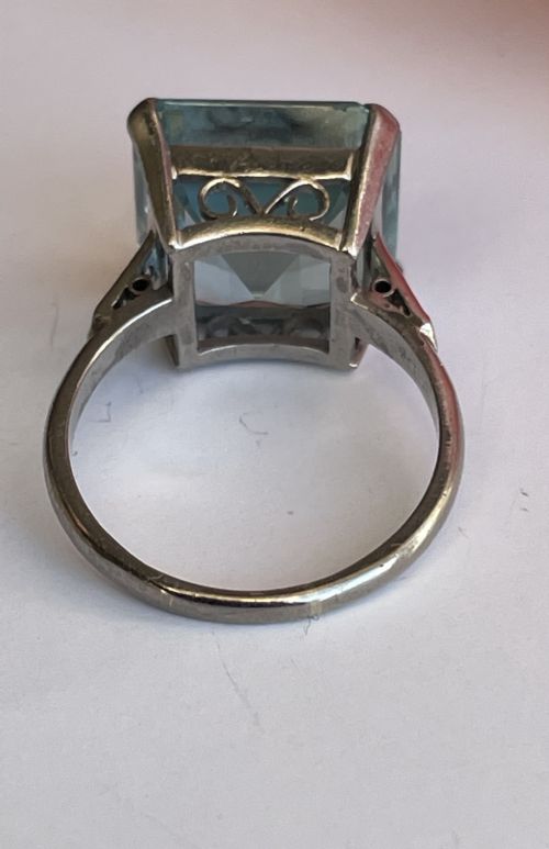 ART DECO LARGE AQUAMARINE AND DIAMOND RING - ADDITIONAL PHOTO 4