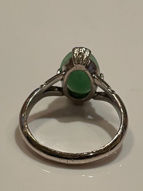 AN ANTIQUE NATURAL JADEITE ART DECO RING - ADDITIONAL PHOTO 2