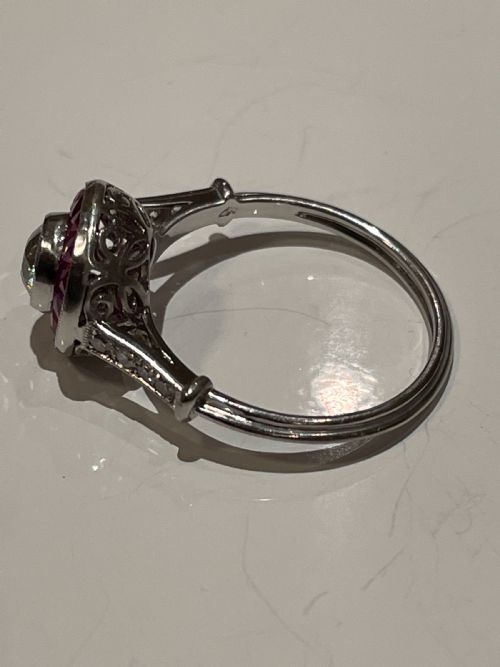 AN OLD CUT AND CALIBRECUT ART DECO FRENCH RING - ADDITIONAL PHOTO 3