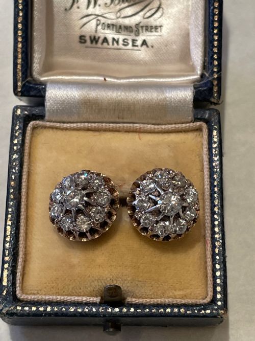 1930S DIAMOND CLUSTER 18CT GOLD EARRINGS - ADDITIONAL PHOTO 2