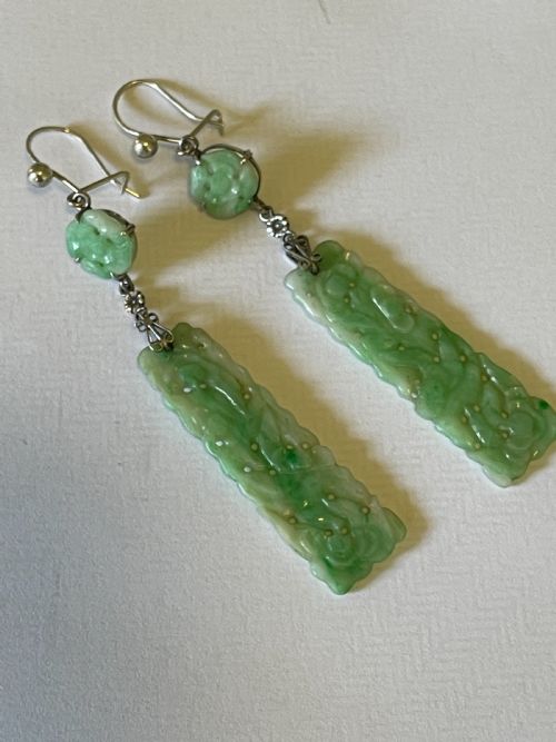 natural jadeite carved art deco earrings - CATEGORY: ANTIQUE JEWELLERY - DATED 1920