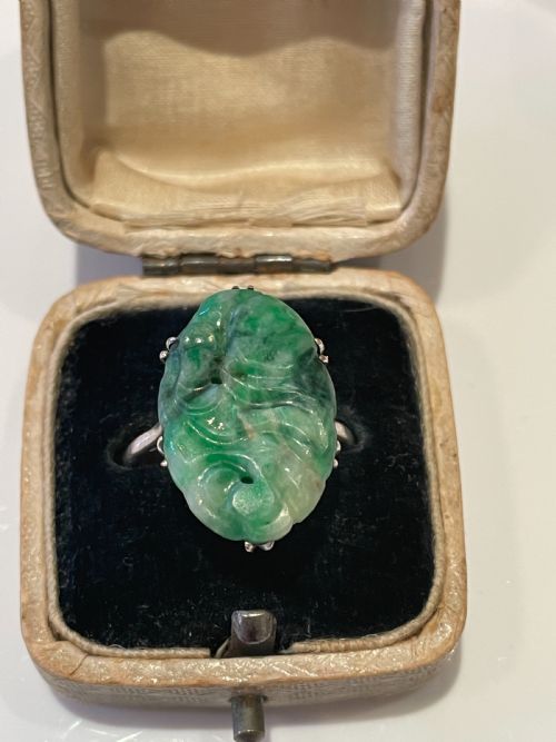 jadeite carved white gold ring - CATEGORY: ANTIQUE JEWELLERY - DATED 1930