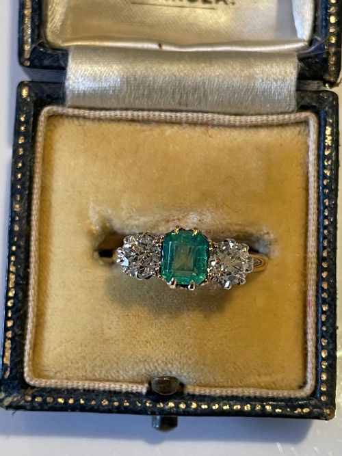 COLUMBIAN EMERALD AND DIAMOND 18 CARAT RING - ADDITIONAL PHOTO 7