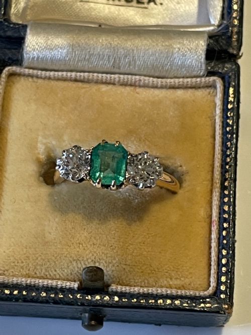 COLUMBIAN EMERALD AND DIAMOND 18 CARAT RING - ADDITIONAL PHOTO 8