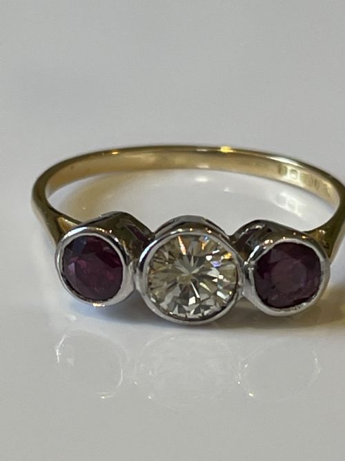 1940s ruby and diamond ring - CATEGORY: ANTIQUE JEWELLERY - DATED 1940