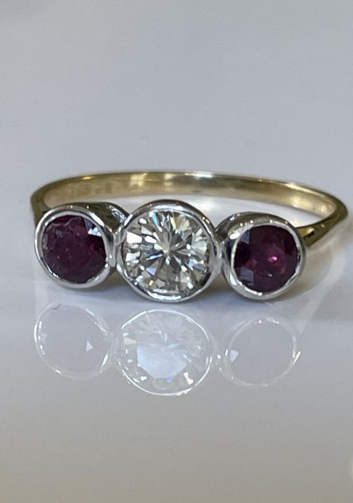 1940S RUBY AND DIAMOND RING - ADDITIONAL PHOTO 2