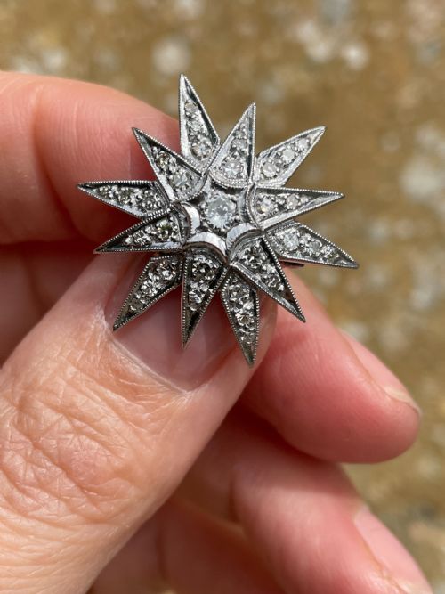 DIAMOND PLATINUM SET STAR BROOCH - ADDITIONAL PHOTO 5