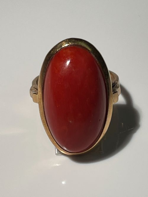 natural coral and gold ring - CATEGORY: ANTIQUE JEWELLERY - DATED 1950