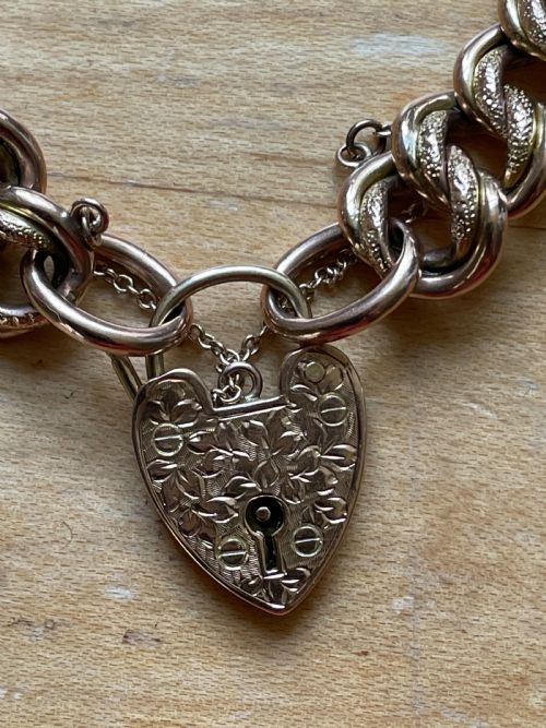 EDWARDIAN 9CT CURB BRACELET WITH ENGRAVED LINKS - ADDITIONAL PHOTO 3