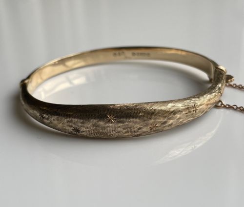 9CT GOLD STAR ETCHED SMITH AND PEPPER BANGLE - ADDITIONAL PHOTO 5