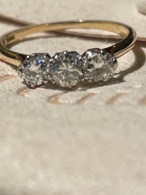 A MID CENTURY DIAMOND TRILOGY RING - ADDITIONAL PHOTO 3