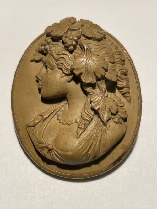 ITALIAN GRAND TOUR LAVA CAMEO BROOCH
