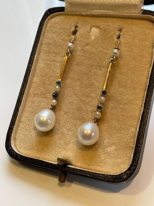 EDWARDIAN FRESHWATER CULTURED PEARL AND CEYLON SAPPHIRE GOLD EARRINGS - ADDITIONAL PHOTO 2