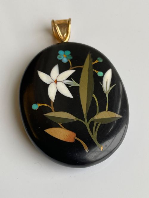 antique pietra dura pendant - CATEGORY: ANTIQUE JEWELLERY - DATED 19TH CENTURY