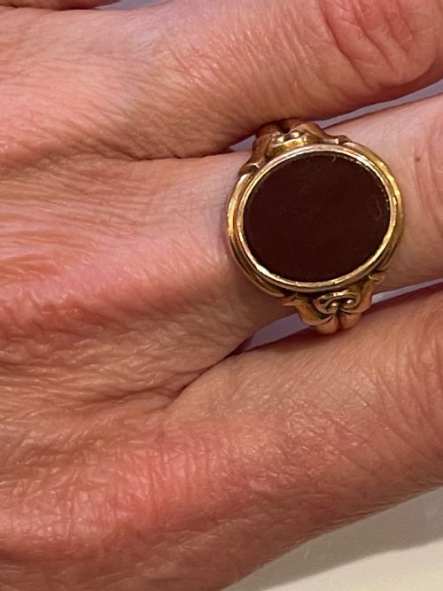 fig 1. Victorian 15ct Gold Signet Ring