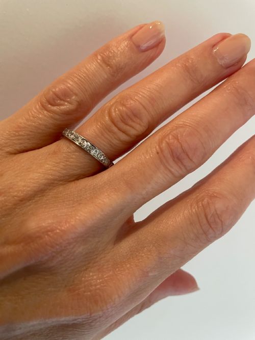 EARLY 20TH CENTURY DIAMOND ETERNITY RING - ADDITIONAL PHOTO 2