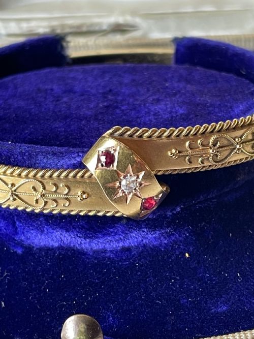 ANTIQUE EDWARDIAN 15CT GOLD RUBY AND DIAMOND 1907 BANGLE - ADDITIONAL PHOTO 4