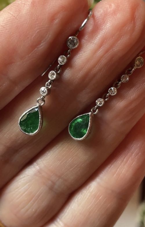 EDWARDIAN EMERALD AND OLD CUT DIAMOND DROP EARRINGS - ADDITIONAL PHOTO 1