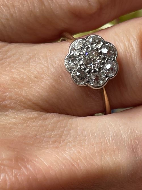 EARLY 20TH CENTURY DAISY HEAD CLUSTER RING - ADDITIONAL PHOTO 2