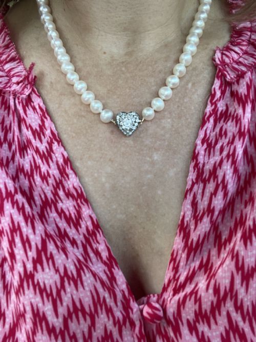 VICTORIAN DIAMOND HEART CLASPED CULTURED PEARL NECKLACE - ADDITIONAL PHOTO 1