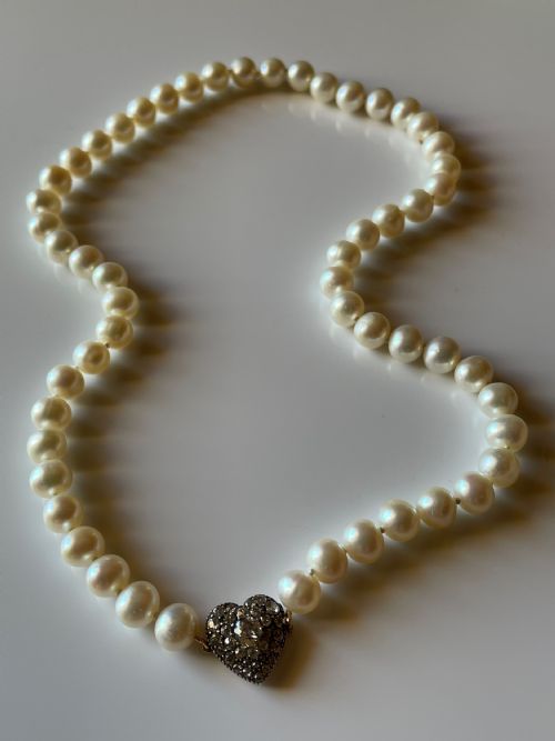 VICTORIAN DIAMOND HEART CLASPED CULTURED PEARL NECKLACE - ADDITIONAL PHOTO 4
