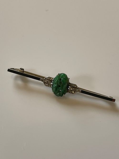 ART DECO PLATINUM JADEITE AND DIAMOND BAR BROOCH - ADDITIONAL PHOTO 2